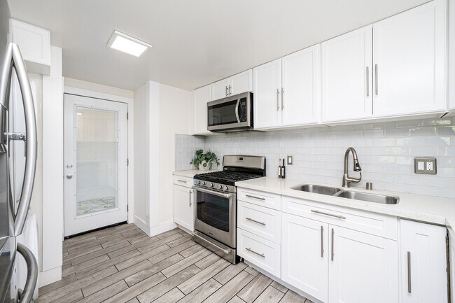 Building Photo - 3420 Blair Dr