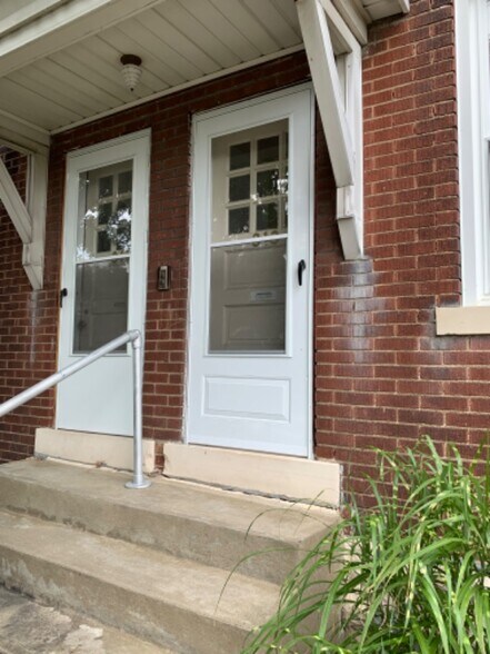 Building Photo - 313 Augusta St