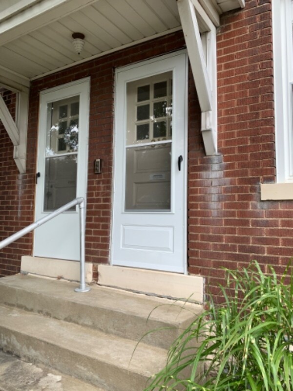 Building Photo - 313 311 Augusta St