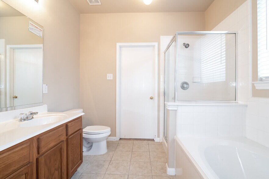 Building Photo - 6831 Silver Shores Ln