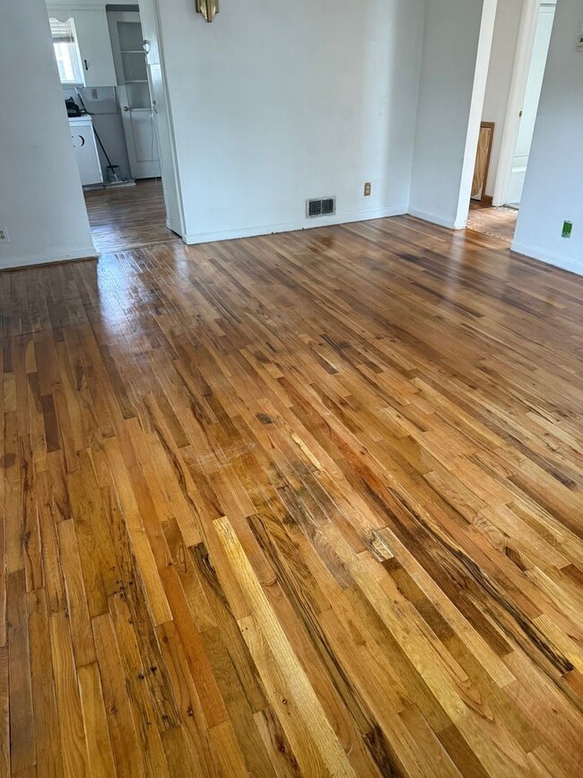 Building Photo - Newly Remodeled Duplex