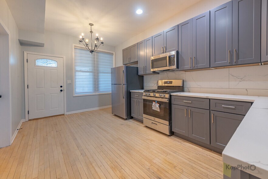 Building Photo - 3328 S Emerald Ave