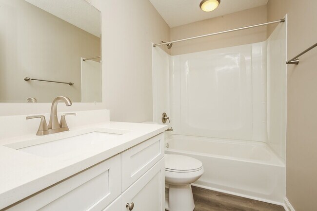 Building Photo - 125 Oak Leaf Dr