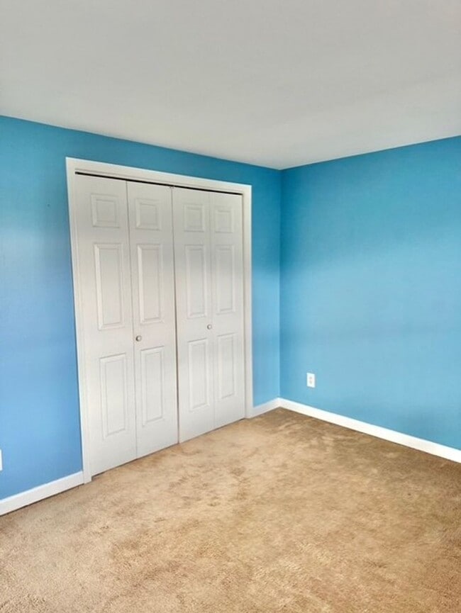 Building Photo - 120 Hinsdale St