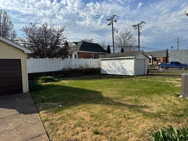 Building Photo - 5839 Hampton Ave