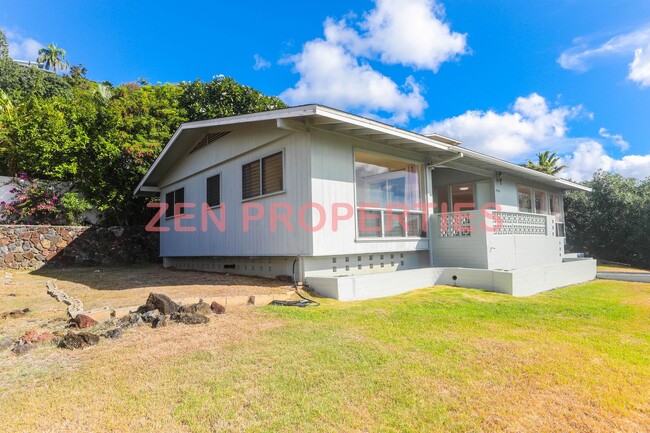 Building Photo - Lower Waialae Iki 3 Bedroom, 2 Bath Single...