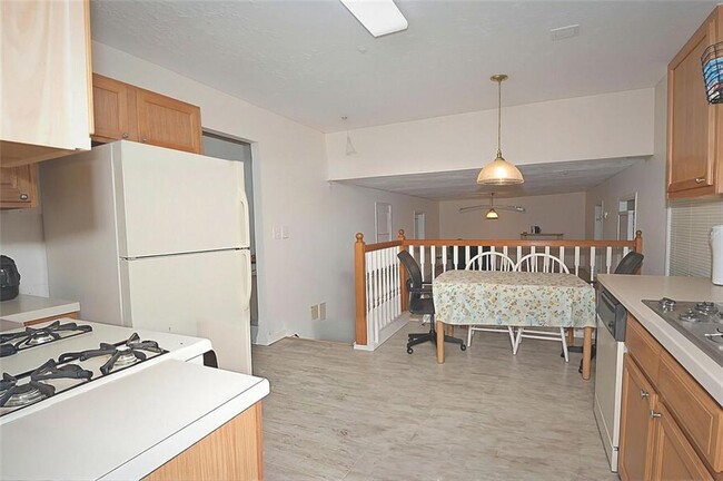 Building Photo - 5799 Cedar Croft Ln