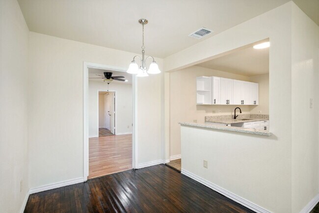 Building Photo - 151 Morningview Dr
