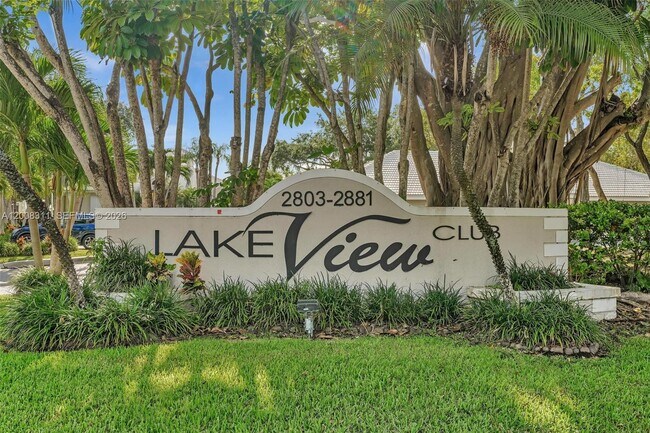 Building Photo - 2811 N Oakland Forest Dr