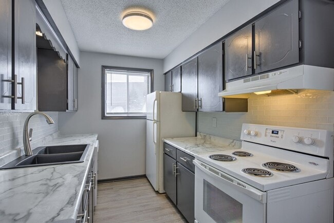 Building Photo - 121st and Dodge Expressway - freshly remod...