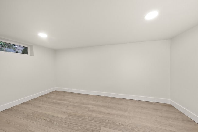 Building Photo - 7804 Lake City Way NE