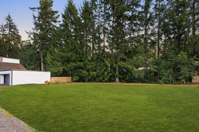Building Photo - Redmond 4BD / 3BA Home with Central A/C on 3 Acres – Available Now