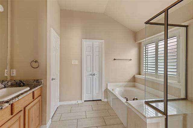 Building Photo - 2046 Pontchartrain Dr