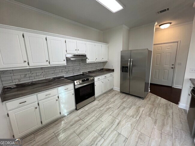 Building Photo - 65 E Main St