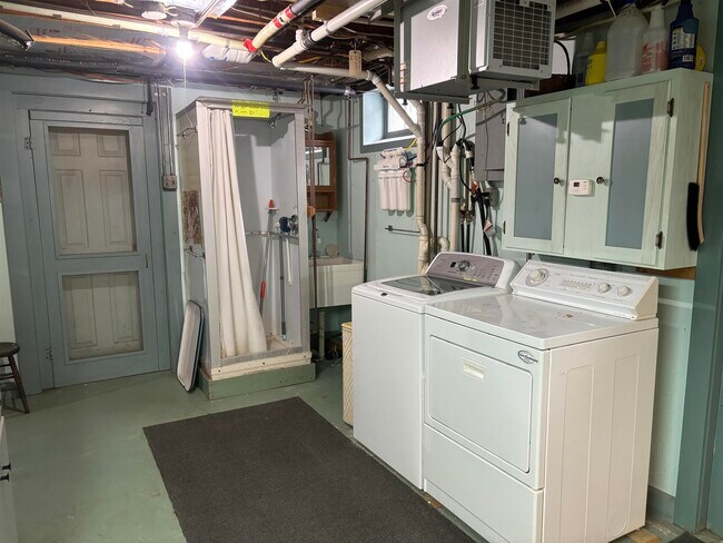 Building Photo - 104 Woodland Rd