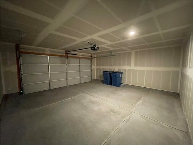 Building Photo - 2345 Tapatio Dr