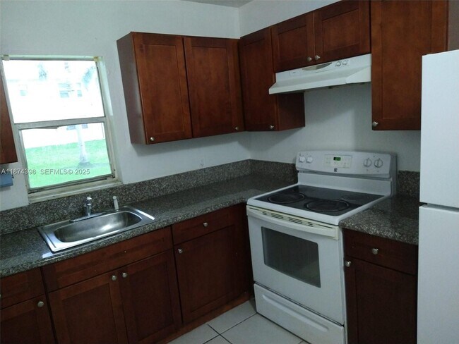 Building Photo - 4160 NW 21st St