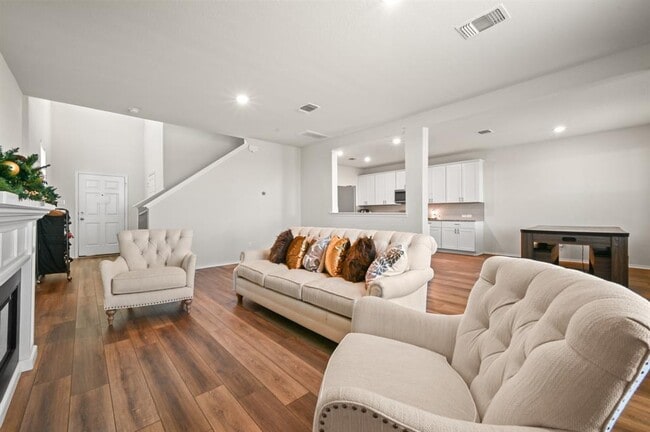 Building Photo - 632 Pepperbark Loop