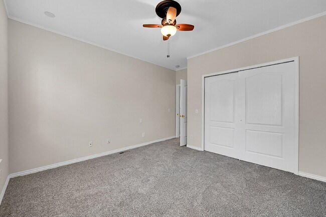 Building Photo - $2,095.00, 3-bed + Bonus room, 2.5 bath, l...