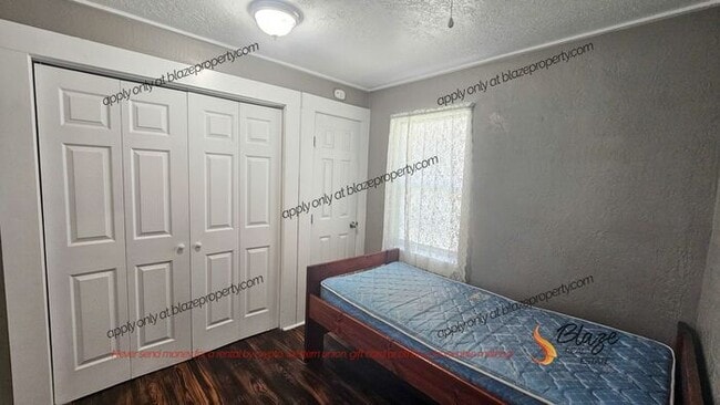 Building Photo - 2 Bedroom Cottage in Clarendon