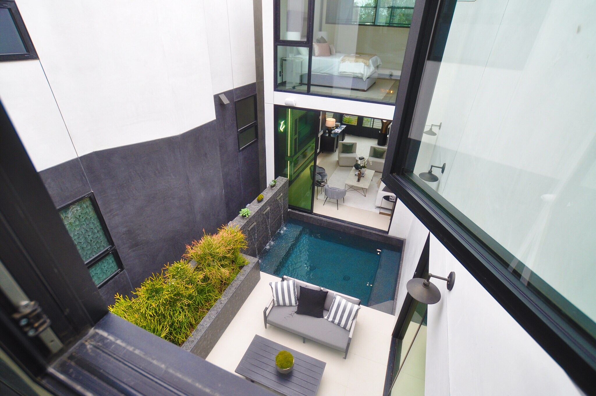 Building Photo - 838 California Ave