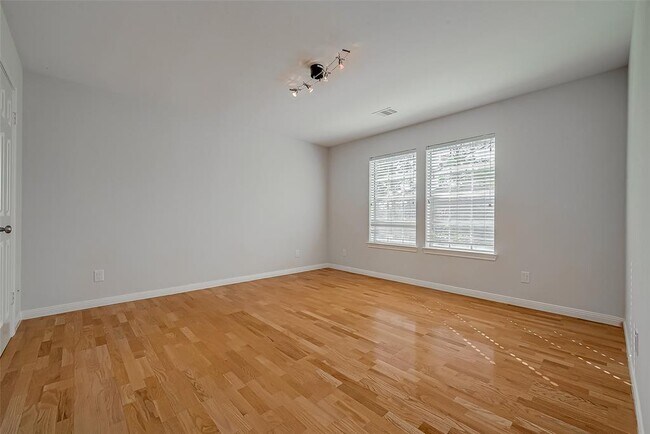 Building Photo - 2112 Limrick Dr