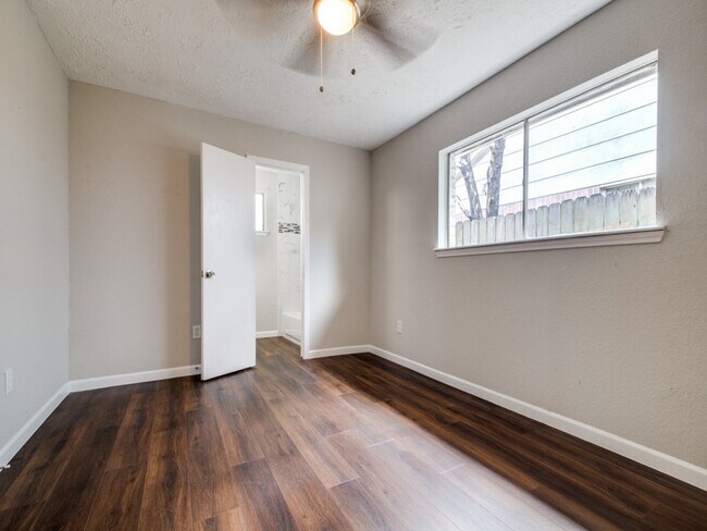 Building Photo - 287 Eldon St