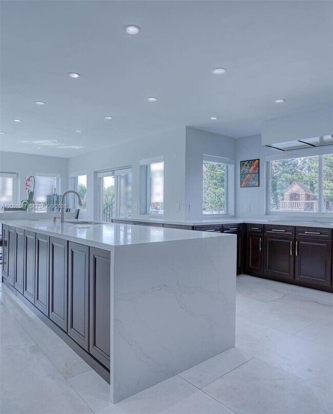 Building Photo - 13300 Biscayne Bay Terrace