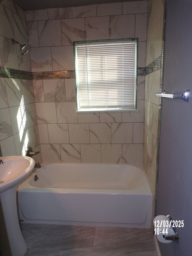 Building Photo - Great re-do