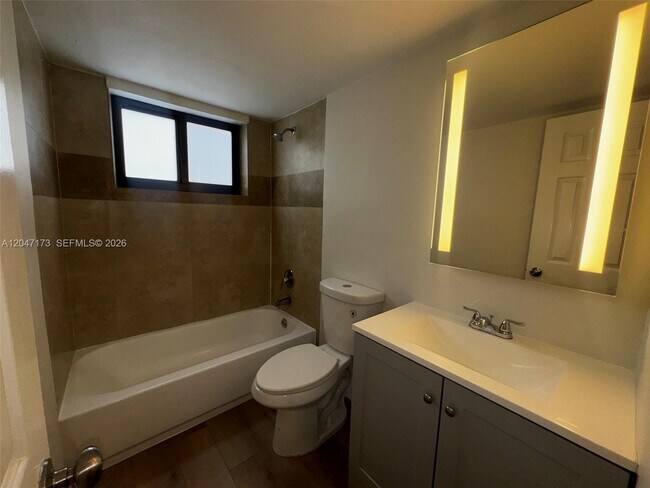 Building Photo - 1330 W 29th St