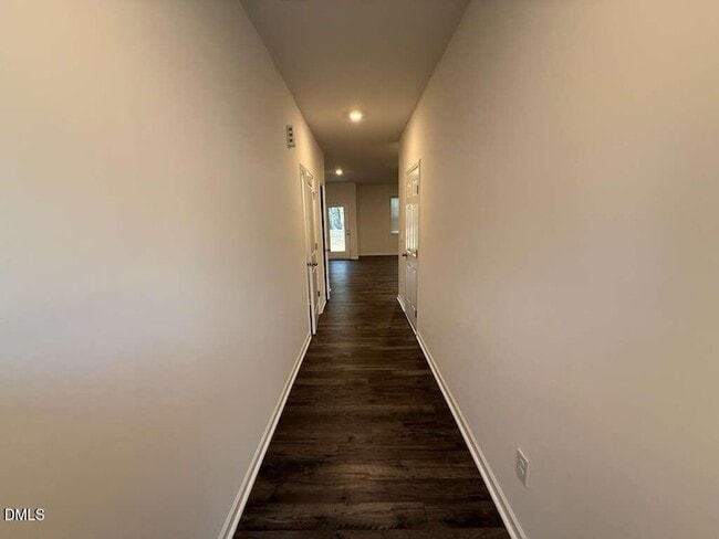 Building Photo - 417 Belgian Red Wy