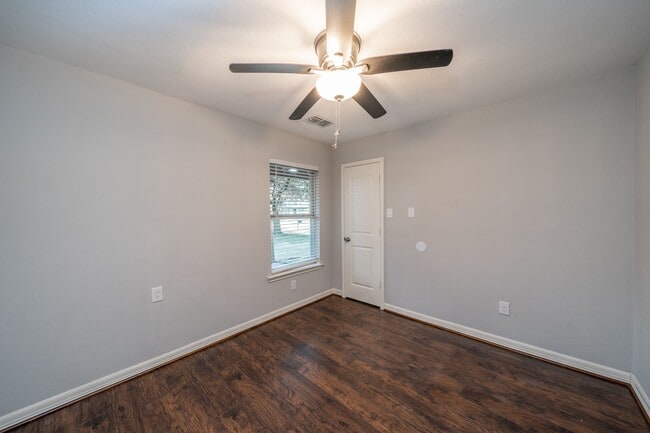 Building Photo - 1907 Ashford Hollow Ln