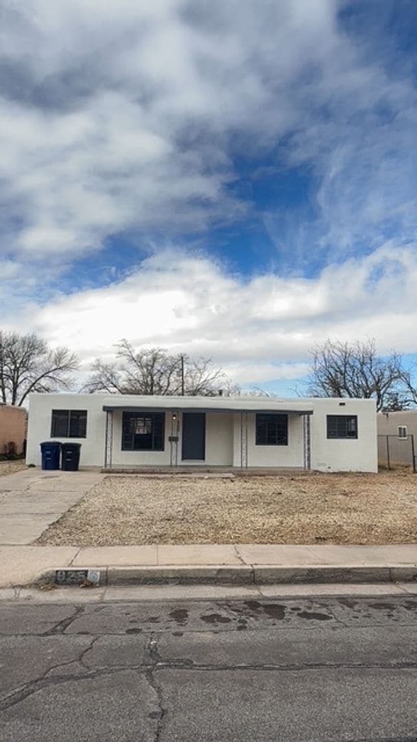 Building Photo - Centrally located in the NE Heights 4 bedroom, 1 3/4 Bath 1900 square feet.