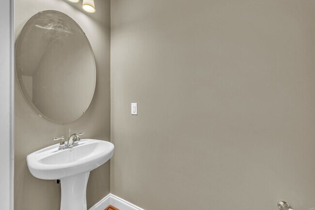 Building Photo - 3 Bedroom Home in Austin Creek! 2 Car Gara...