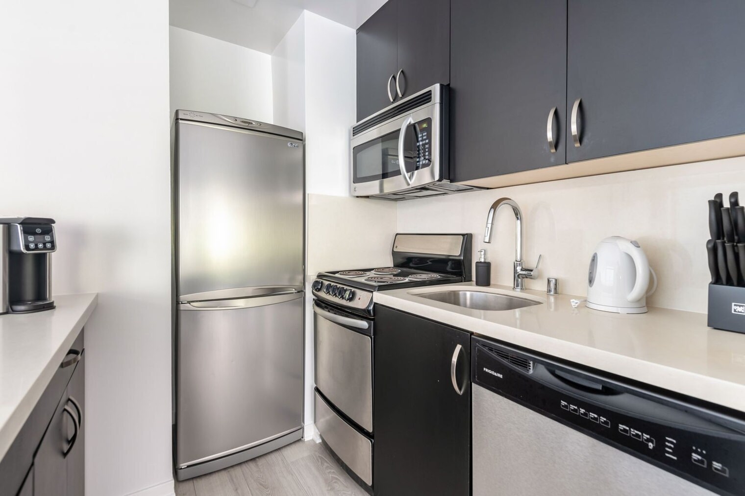 Building Photo - 899 Pine St