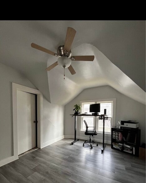 Living room 2 - 1614 Prospect St