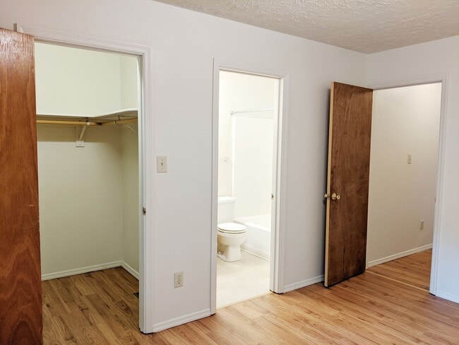 Building Photo - WESTPLEX - AVAILABLE AUGUST