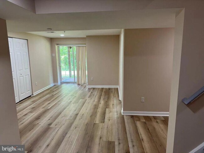 Building Photo - 4624 Old Oak Rd