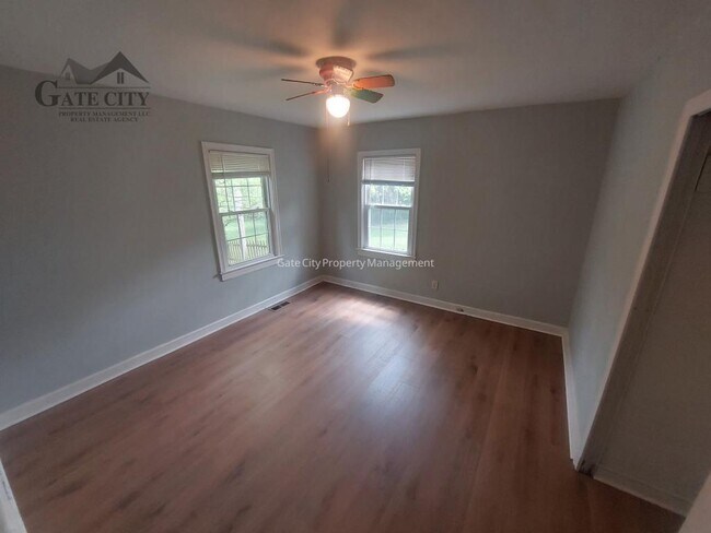 Building Photo - 1218 Guyer St