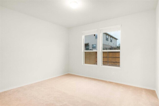 Building Photo - 208 Kildeer Pass
