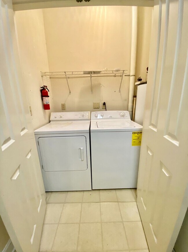 Building Photo - 326 N Madison St