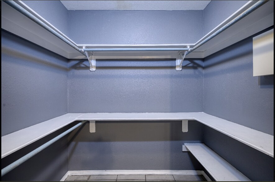 Master Closet - 6053 Blanco River St