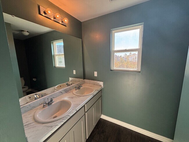 Building Photo - Single Family Home in Cul-de-sac- Holly Ridge