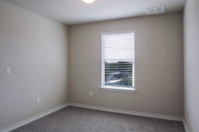Building Photo - 5306 Golden Canary Ln
