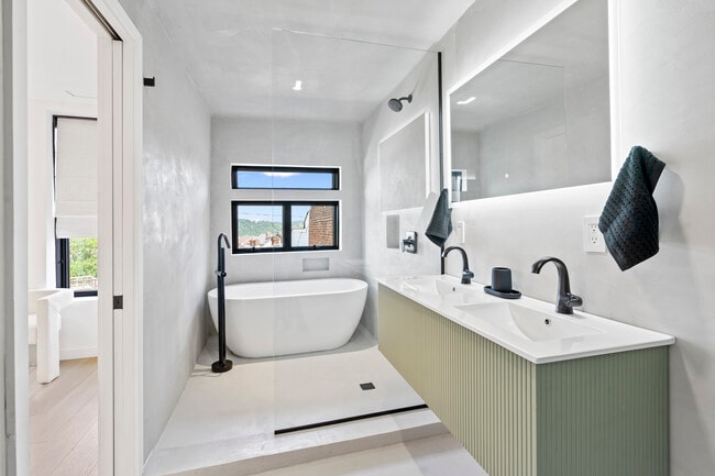 Building Photo - 4037 Penn Ave