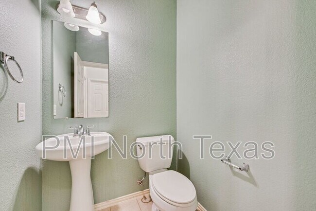 Building Photo - 10516 Bolivar Dr