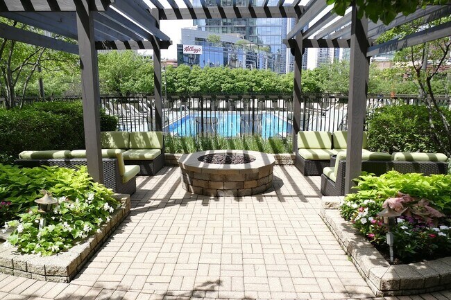 Building Photo - 400 N La Salle Dr