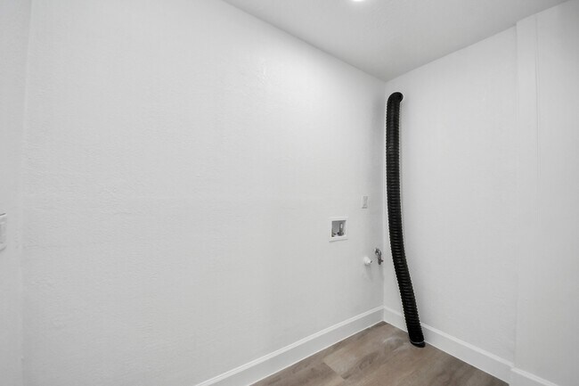 Building Photo - 5542 Holly St