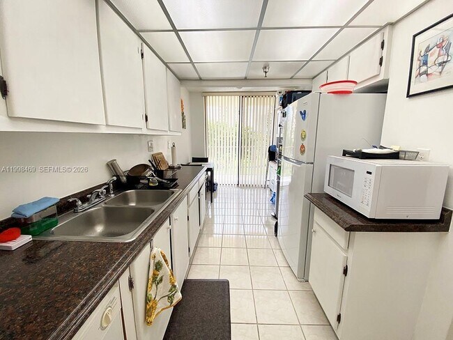 Building Photo - 290 174th St St