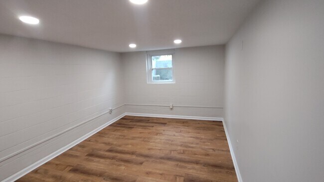 Building Photo - 300 N Ohio St